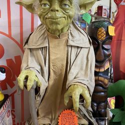 Star Wars Yoda Life Size Statue Blockbuster