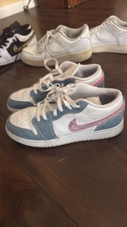 Nike size 7 women