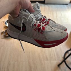Kyrie Flytrap 6 Size 9.5 New