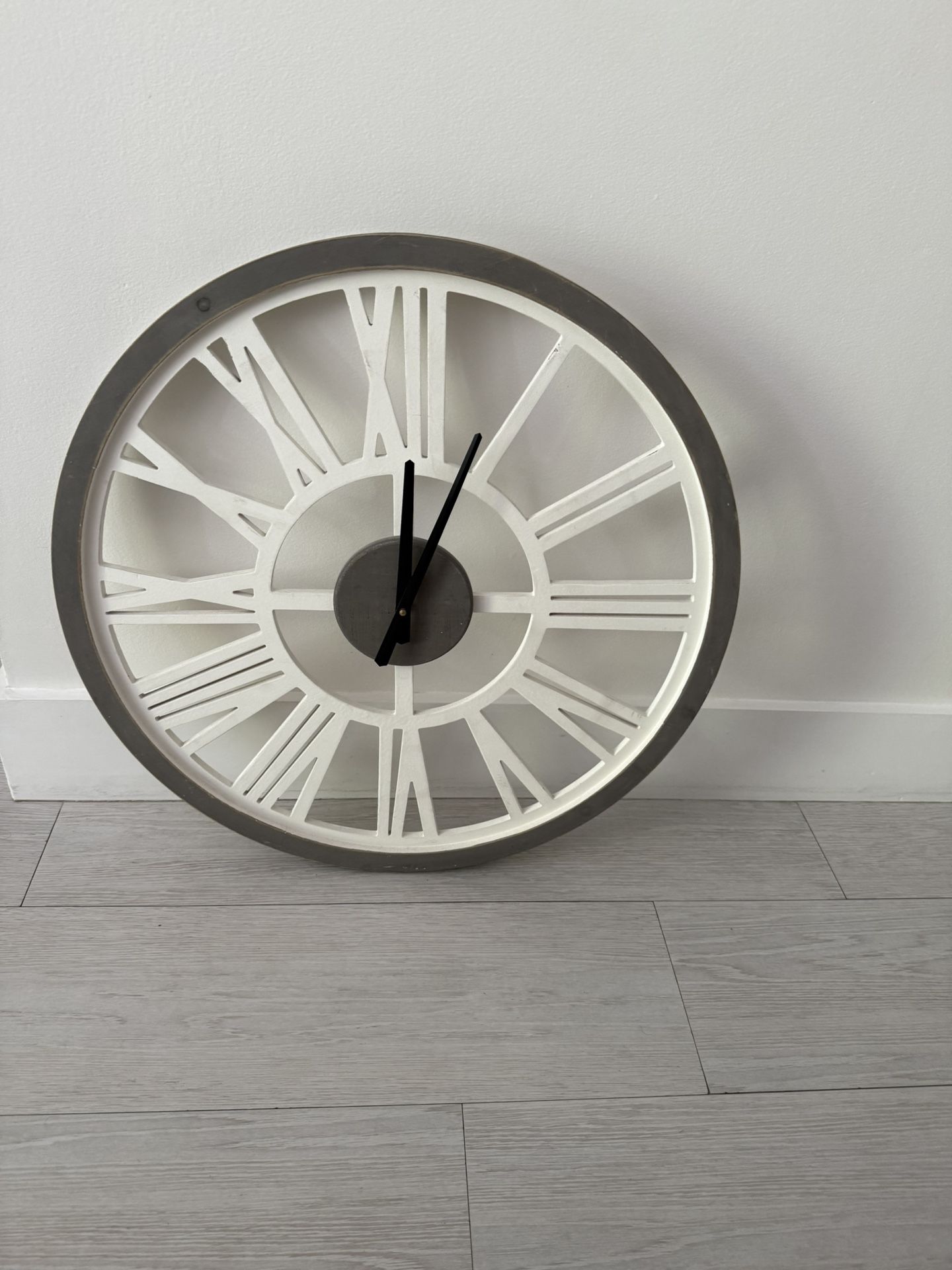 Large Wall Clock. Walk Decir