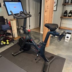 Peloton Bike (1st Gen) + Weights, Mat & Shoes – Full Starter Set