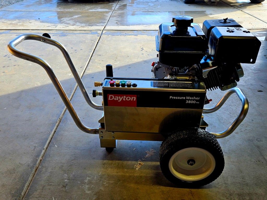 DAYTON MI-T-M Gas Pressure Washer