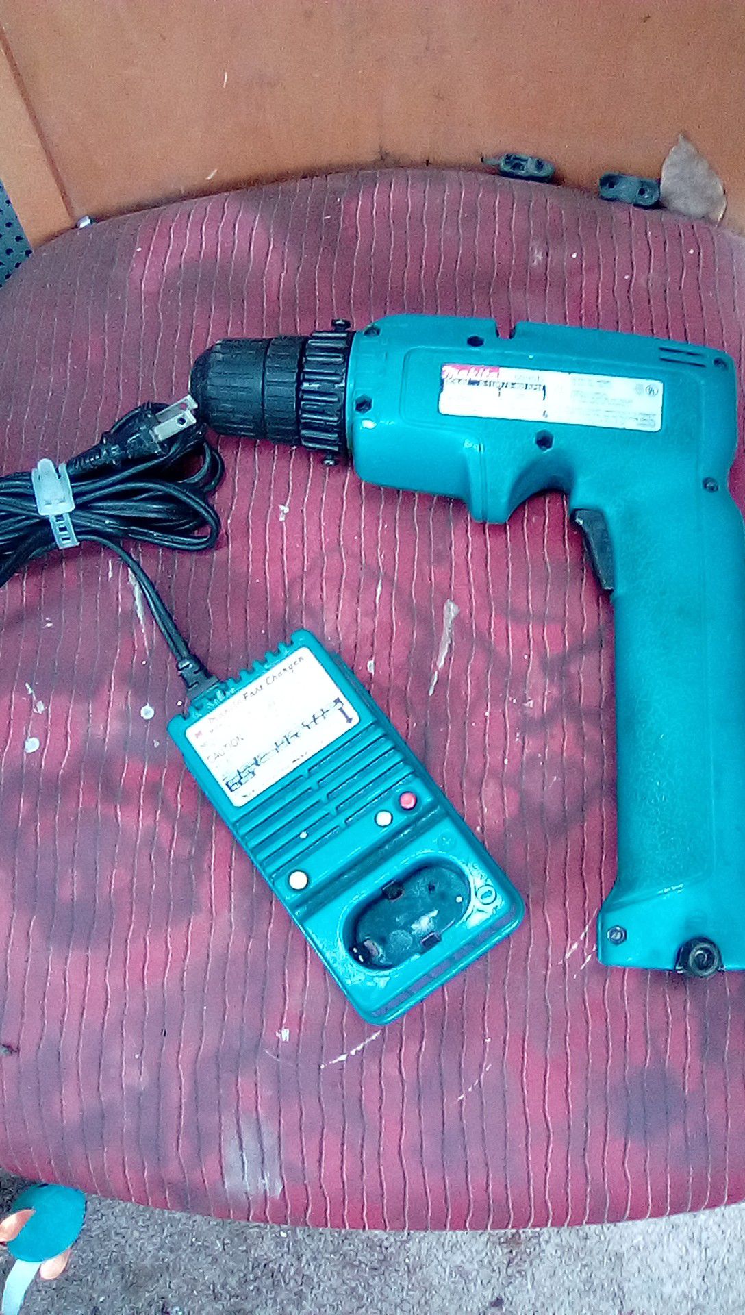Makita cordless drill, battery, charger. Model 6095D