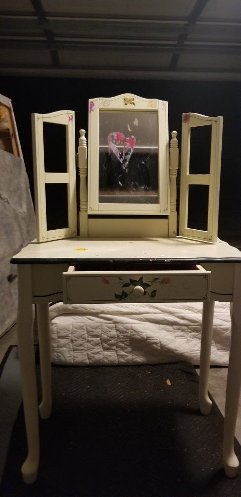 Little Lady Vanity