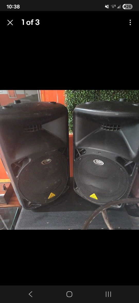 Behringer EUROLIVE B615D 1,500W 15 Powered Speaker Count