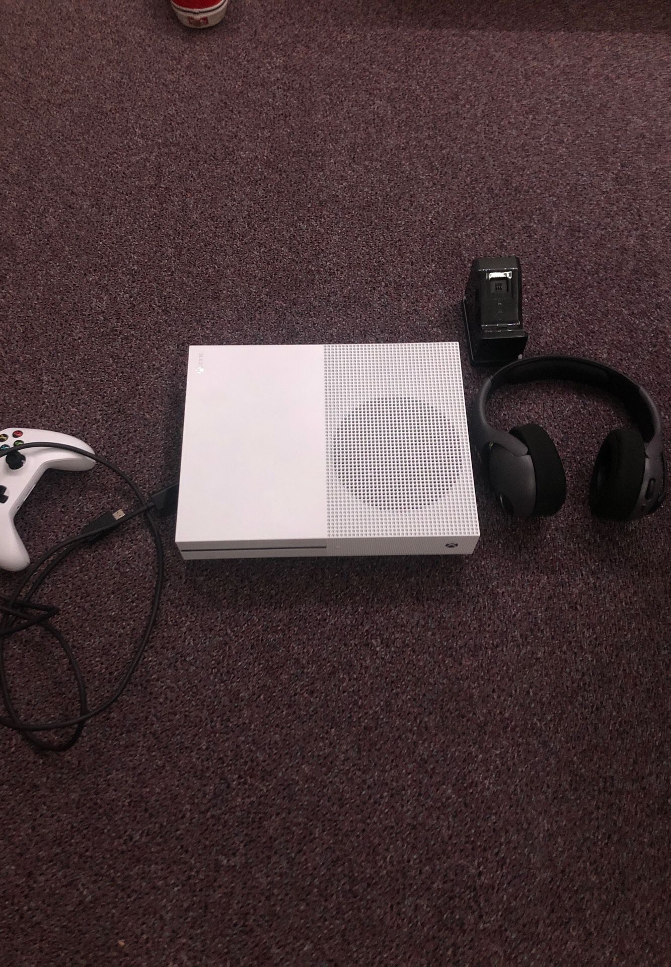 Xbox one s , control, WIRELESS headset with USB port , RECHARGEABLE docking station with battery