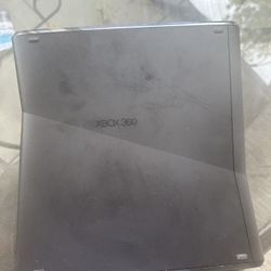 Xbox 360+ 17 Games + 2 Controllers 