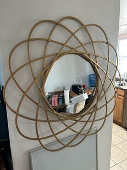 Wall Mirror Metal Lattice Work with Round Mirtor