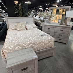 4PC Queen Bedroom Set