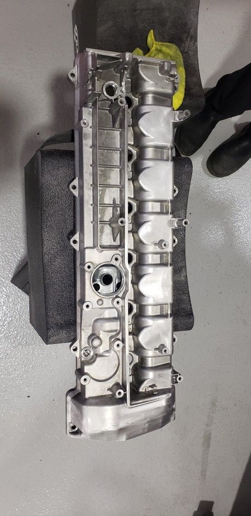 Mercedes Valve Cover Part Number In Photos