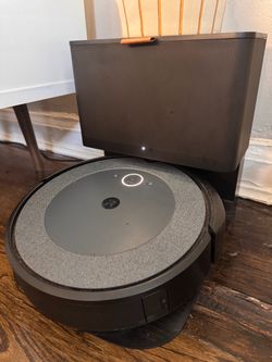 iRobot Roomba i5+ with Base