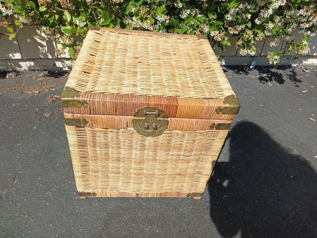 Vintage Asian Trunk End Table Storage Basket Trunk Wicker 17"/17"