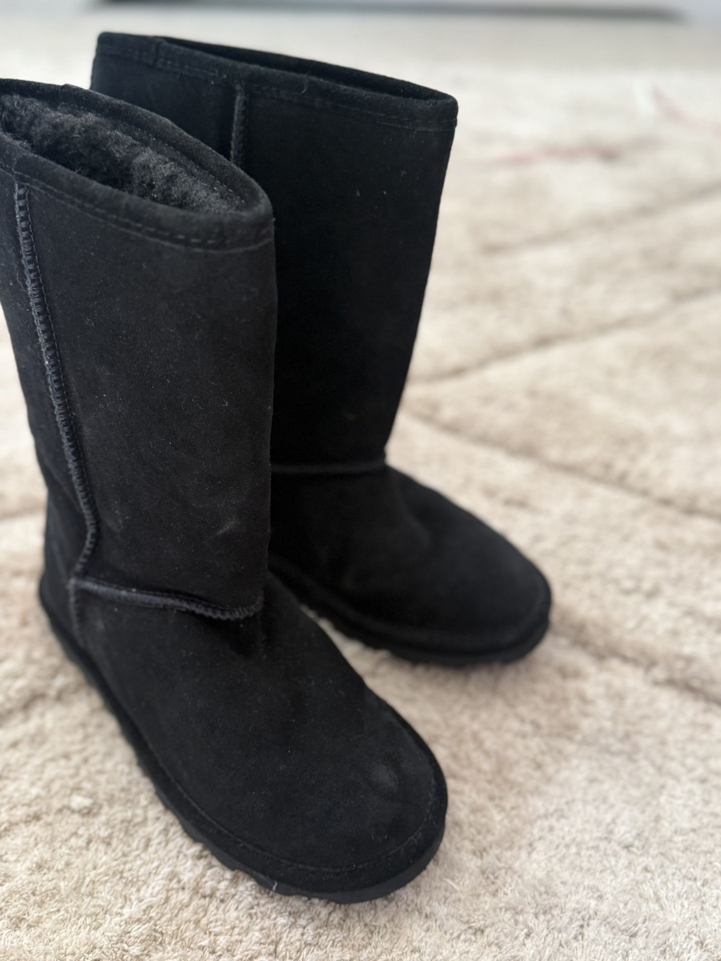 Bearpaw Boots Size 4 Woman