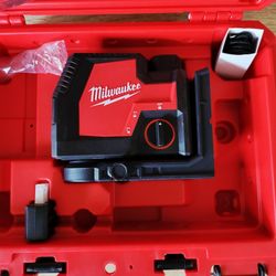 Milwaukee ft. REDLITHIUM Lithium-Ion USB Green Rechargeable Cross Line Laser Level with Charger.((Firm on price))
