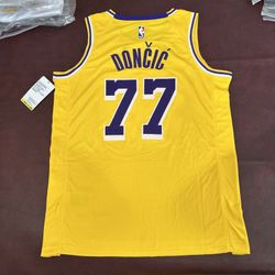 Luka Doncic Jersey Gold Mens Los Angeles Lakers Large #77 White