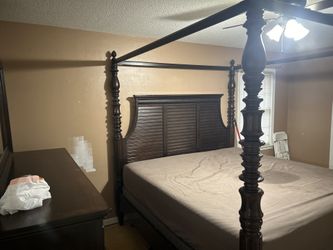 Bedroom Set Canopy Bed Dresser With Mirror