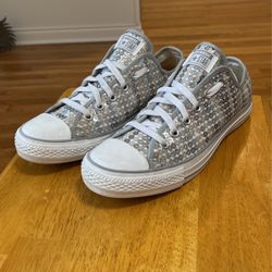 Like New Condition Converse size 10 Women 