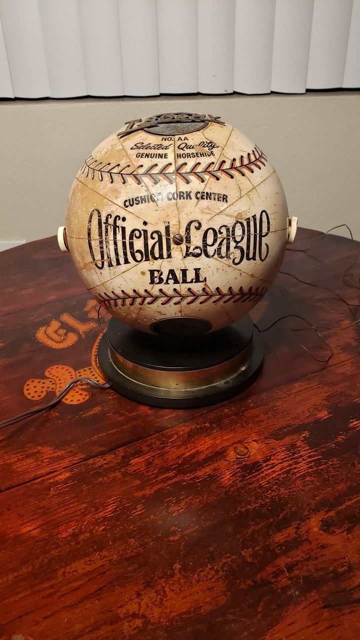 RARE Antique 1940s Trophy Official League Ball Baseball Globe Tube Radio. Tested in working condition.