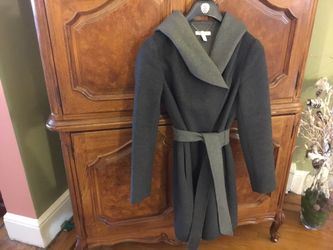 Beautiful Dylan Grey woman’s coat!