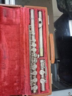 Vintage USA-made Artley flute with original Artley display box and  hard case