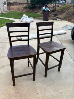 2 free barstools