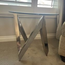 Crome Look silver end table, New