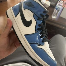 Air Jordan 1 Mid SE “Signal Blue”