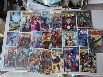 Marvel Avengers Comic Book Lot (22 Issues)