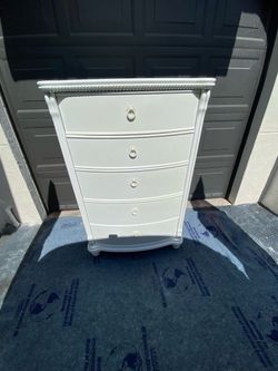 White 5-Drawer Tall Dresser Chest