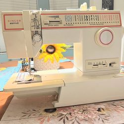 SINGER SEWING MACHINE