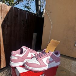 Nike Dunks Size 7 Women Or 5.5 Men