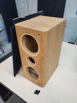 High-End MTM Speaker Cabinet Oak Veneer