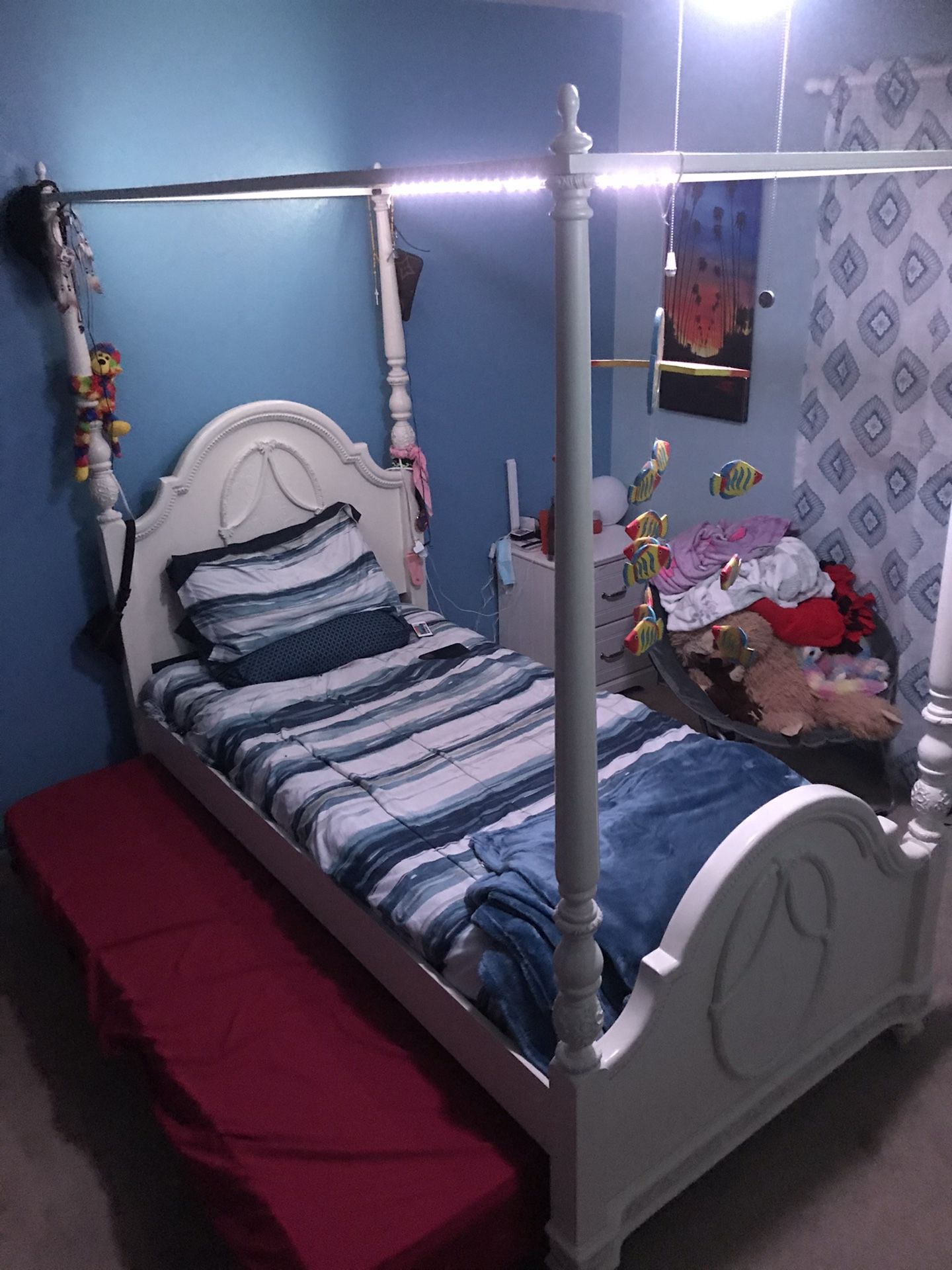 Canopy bed With trundle bed, mattresses and bed frame, twin size. Like brand new, 300$