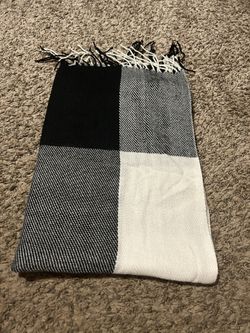 Women’s Scarf Black & White Plaid