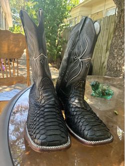 Python boots size 9