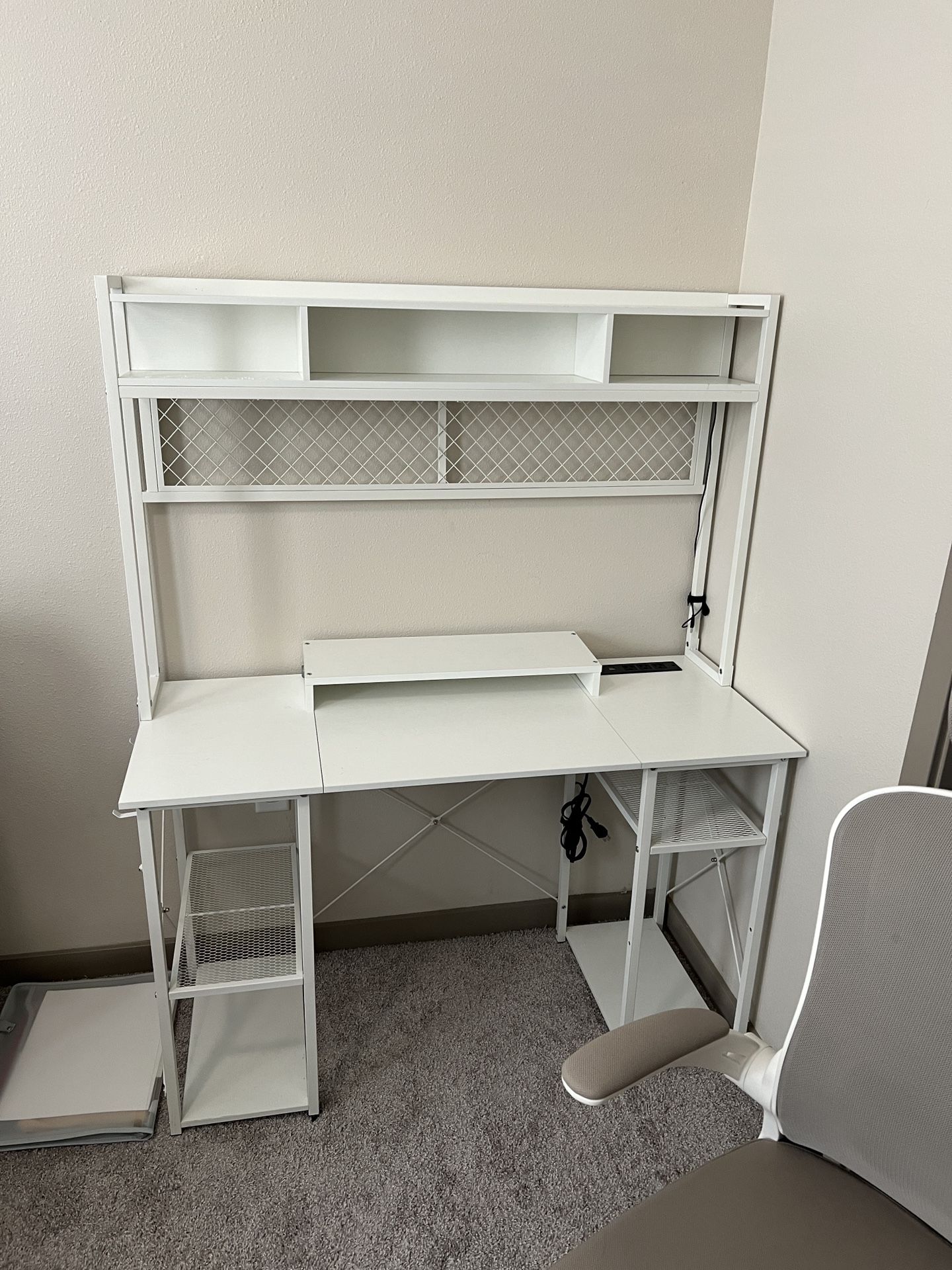 White Gaming Desk w/Hutch + RGB lighting