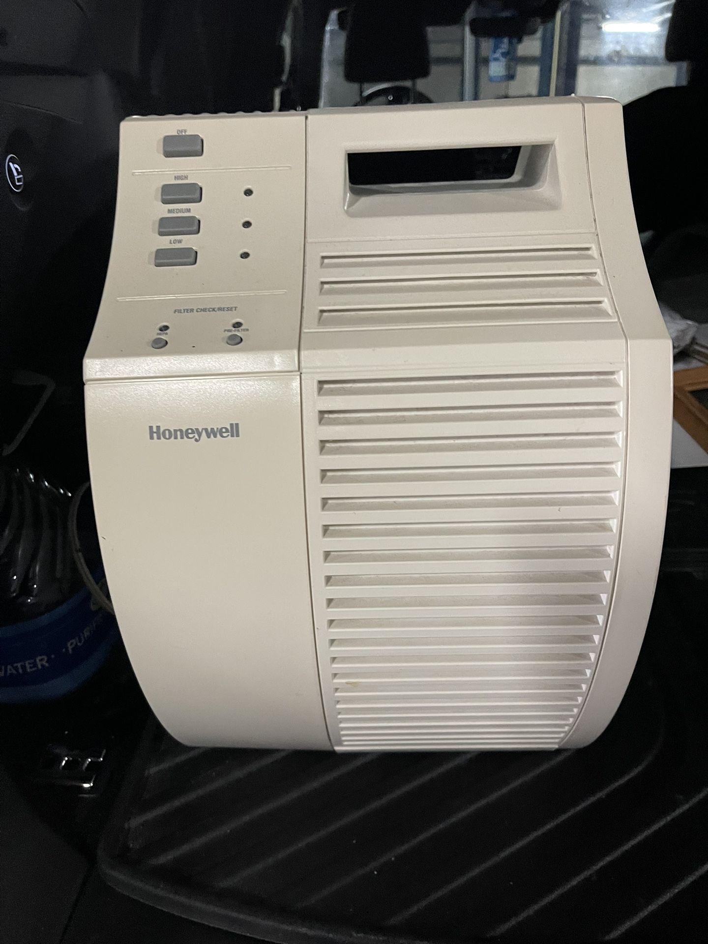 HONEYWELL 17000 True HEPA Air Purifier and 1 extra filter