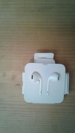 Apple head phones never used