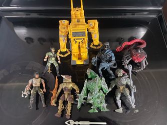 Vintage 90s Aliens & Predators Action Figures Lot
