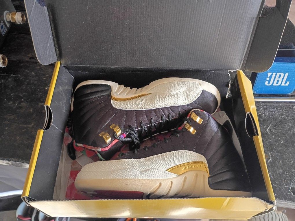 5.5 Jordan 12s   Damaged Box