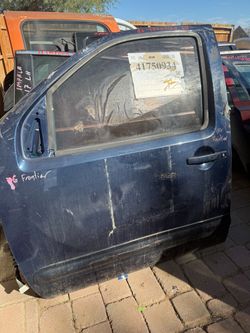 2006 Nissan frontier left front driver door