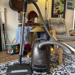 Miele S8 UniQ Canister Vacuum - Used Once 