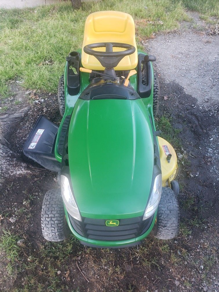  John Deerel awn mower 17.5.  500 CC