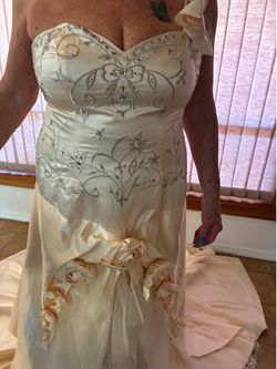Ivory wedding dress