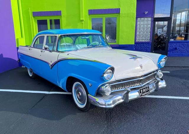1955 Ford Fairlane Sedan
