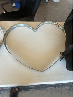 2 metal heart wall decorations