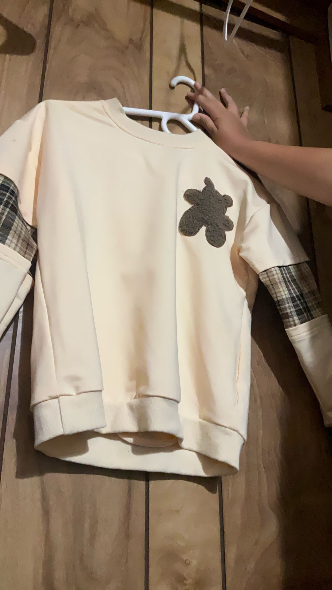 Girls sweatshirt worn once great condition. Very cute.