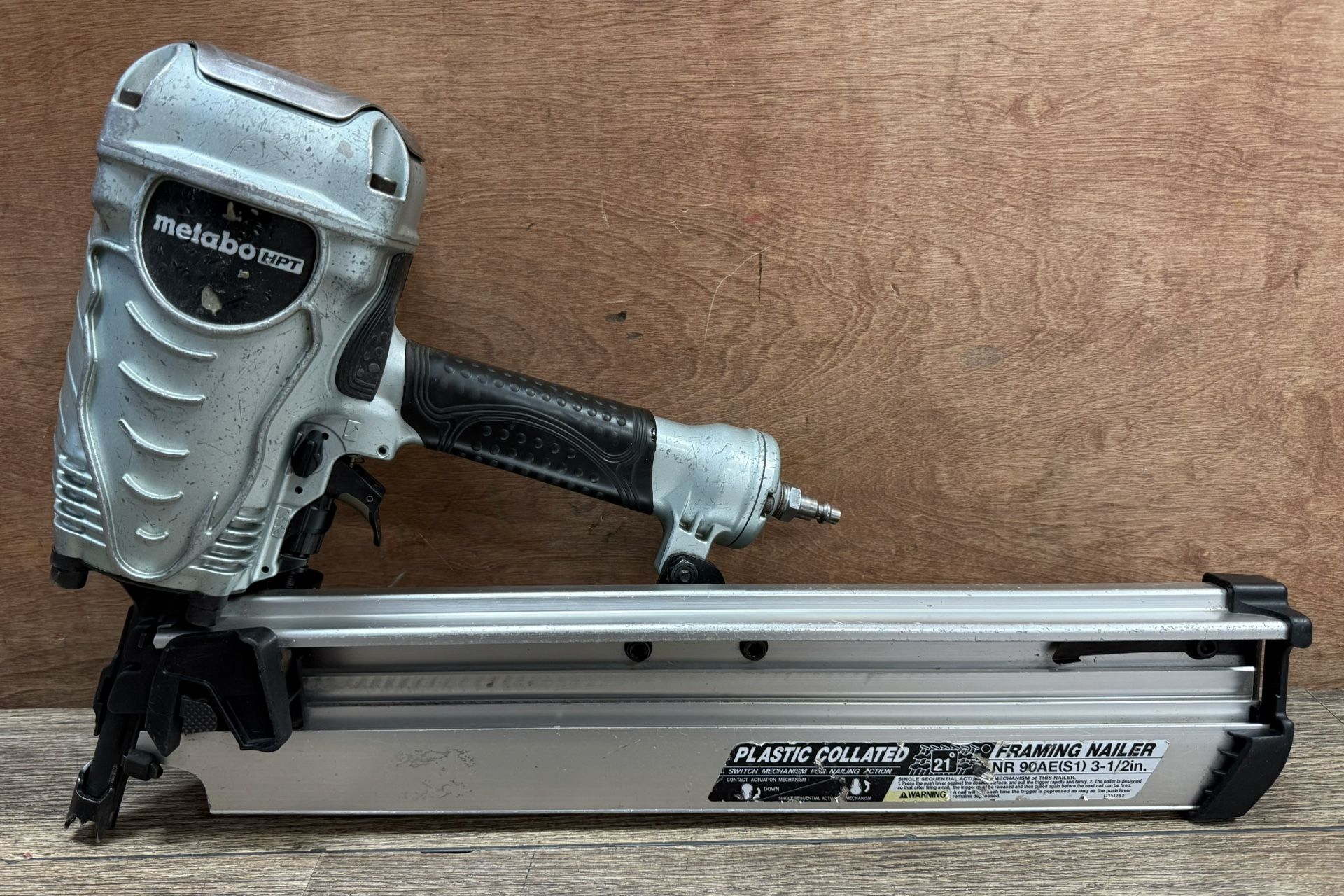 Metabo HPT 3-1/2-in 21 Degree Pneumatic Framing Nailer