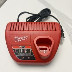 Milwaukee Charger M12