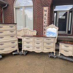 Gorgeous 5-Piece Vintage French Provincial Bedroom Set